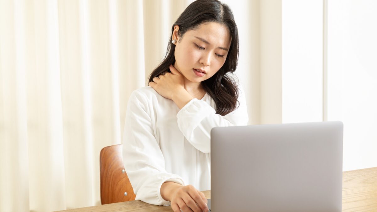 【肩こり改善】なぜヘッドマッサージで肩こりに効く？広瀬式ドライヘッドスパの理由とは