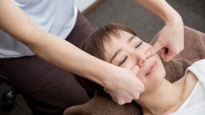 【小顔になりたい方へ】ヘッドマッサージ×顔マッサージでむくみ・たるみ改善｜一度で変化を実感